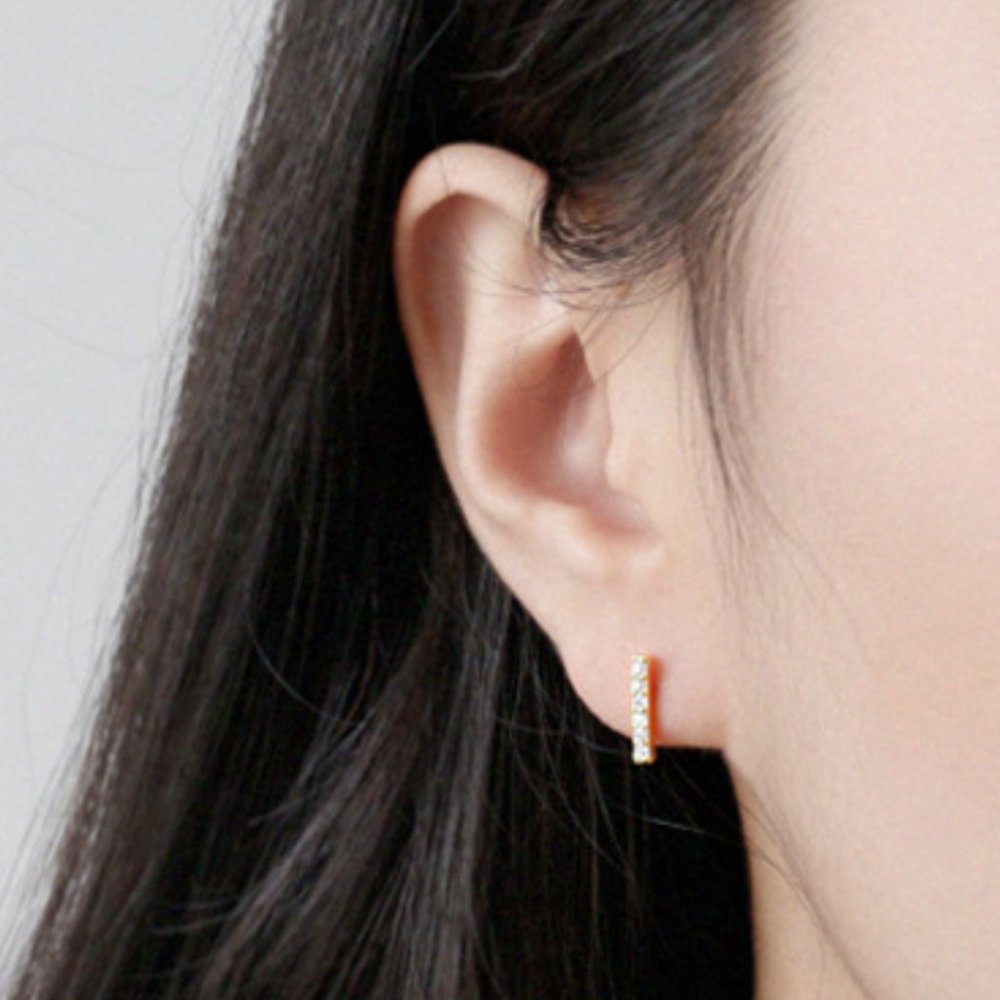 Gold Square One Row Diamond Stud Earring
